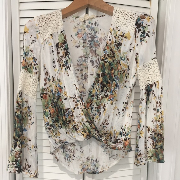 Bell sleeve floral drape blouse - Picture 2 of 5
